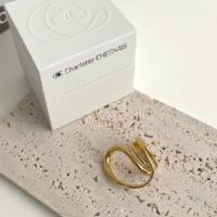 【2026年最新】顔まわりが華やぐ! ハイブランドの「ボールドジュエリー」おすすめ5選