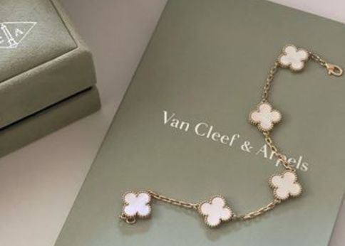 ランキング-ヴァンクリーフ&アーペルはなぜ高い?高騰の理由と一生モノと言われる価値を徹底解説!