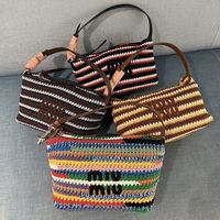 MiuMiuのクロシェポーチ、今年も新色が登場!
