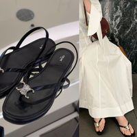 CELINE(セリーヌ)の「新作サンダル」が大人綺麗に格上げ!