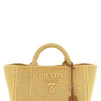 PRADAの新作かごバッグ深掘り調査✓ “大きめ”が今年の正解