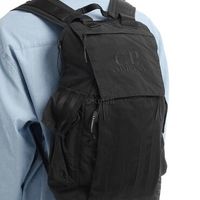【サウナ・ジム遠征】男の荷物は‟背負って”解決。C.P. Companyのバックパックなら、大容量でも「野暮ったさ」ゼロ。