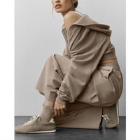 【TWICEサナの空港ルックで話題】Aloでつくる大人のラウンジスタイル