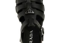 【PRADAのプラットフォームサンダル、どう選ぶ?】厚底なのに軽やかな新作&名品をチェック