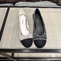 一生モノの一足に!シャネルの「バレエシューズ」の魅力