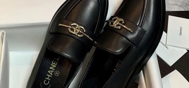 一生モノのローファーに「CHANEL」を選ぶ大人の品格。選び方やモデルを
