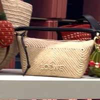 【LOEWE新作バッグ】ころんと可愛い「カラバッグ」が今の気分にぴったり!
