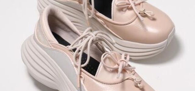 雲上の履き心地と旬な可愛さが融合した、極上の一足!?HOKA(ホカ