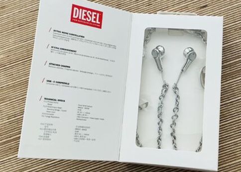 ランキング-まるでネックレス⁉ ディーゼルの「有線イヤホン」はアクセサリー感覚で使いたくなる