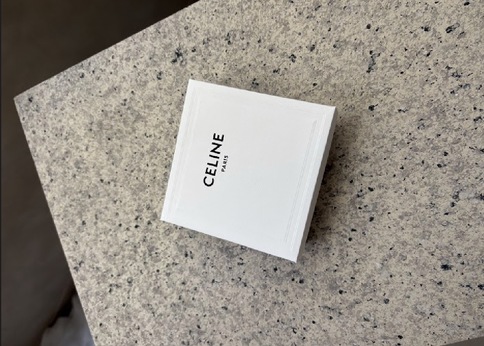 テテとお揃いにできる!?】公式完売のCELINE「リボン リング」はBUYMAで 