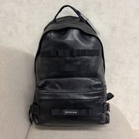 【BTSグク愛用を特定】何年も使うBALENCIAGAの黒リュック、今どこで買える?