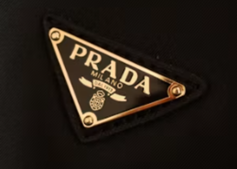 ランキング-PRADA「Re-Nylon(リナイロン)」の折りたたみ式ミニダッフルバッグは、今シーズン最も魅力的な隠れた名品だ!