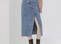 最新の6つのデニムトレンドで、いつものシンプルな服も新鮮に!