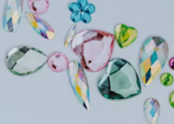 カイリー発!? コスメもパックもキラキラに♡世界でバズる『Bedazzled』ブーム