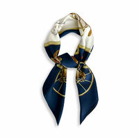 【脱・参観日】エルメスのスカーフ(カレ)が古臭く見えるNGな巻き方と、今っぽい“崩し”の正解
