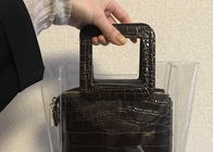 【ベラ&アレクサも愛用中】PCが入るのに、この洒落感。STAUD「Maude」バッグをサイズ・型別に比較