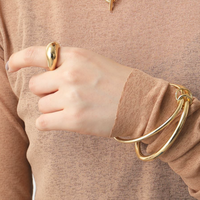 華奢指&おしゃれに見えるリングはゴツめデザインがおすすめ♡