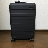 【充電できるスーツケース】があるって知ってた?バッテリーとUSBポート搭載の、便利すぎるAWAYのスーツケース。