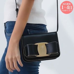 【新品・国内即発】FERRAGAMO 21 O002 719511 ショルダーバッグ
