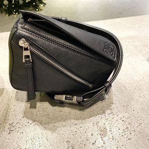 LOEWE メンズ ショルダーバッグ