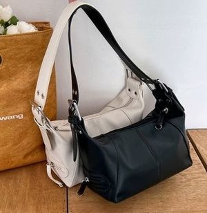 IONSEOUL Glossy leather eyelet strap shoulder bag BJ346