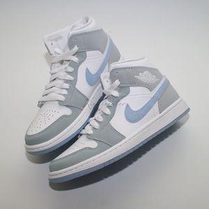 ★ナイキ★ WMNS AIR JORDAN 1 MID 