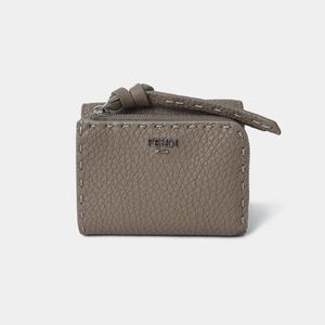 FENDI ピーカブー マイクロ 三つ折り財布