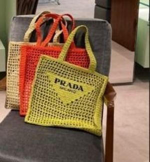 新作★PRADA(プラダ)ラフィア トートバッグ