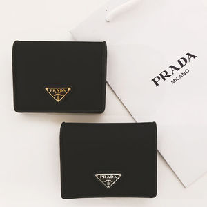 最短翌日着 PRADA ナイロン × サファイアーノ 三角ロゴ 1MV204