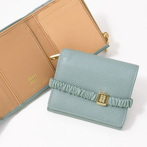 【国内即発】MIU MIU レザーバンド付き 三つ折り財布