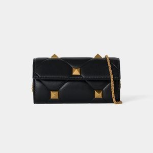VALENTINO ★ ローマンスタッズ チェーン ウォレットバッグ