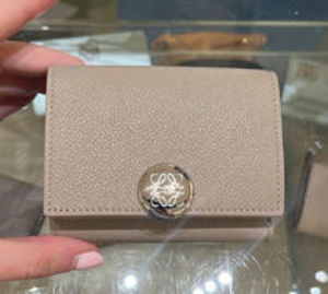 LOEWE  ペブル トライフォールド ウォレット