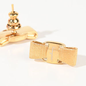 【国内即発】Salvatore Ferragamo ヴァラ・リボン ピアス