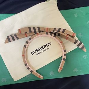 大人もOK BURBERRY kids リボン付きカチューシャ ヘアバンド
