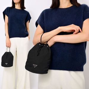 PRADA ナイロン 巾着ポーチ 三角ロゴ 1NA369