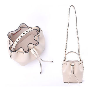 関税負担なし☆VALENTINO ロックスタッズ バケットバッグ