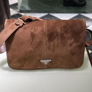 【PRADA】スエード×Re-Nylon 2VD073 メンズ ショルダーバッグ