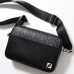 FENDI ショルダーバッグ SQUARED FF CAMERA CASE 7M0286 AJF0