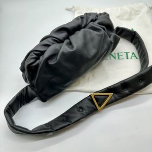 【新品未使用】BOTTEGA VENETA ザボディバッグ オールレザー