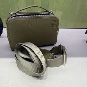 LOEWE☆カメラボディバッグミニ_ソフトグレインカーフ_オリーブ