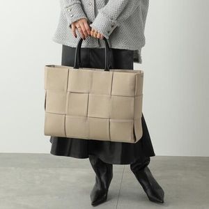 BOTTEGA VENETA トートバッグ 718401 VMBN5 マキシイントレ