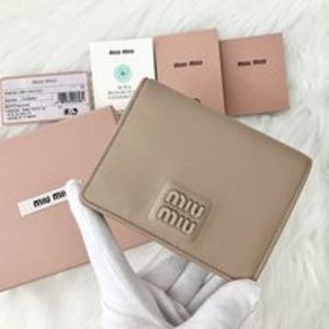 【MiuMiu】Compact Wallet ロゴ コンパクト レザー二つ折り財布