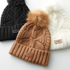 UGG ニット帽 Cable Beanie with Pom 100819