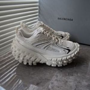 【即完売必至】バレンシアガ BOUNCER スニーカー