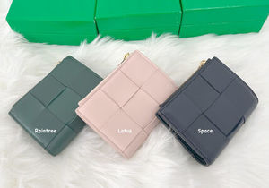 Bottega Veneta: Bifold Wallet: 二つ折りファスナーウォレット