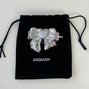 【ANDAASH】韓国人気雑貨★ Airpods BOW 01