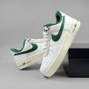★NIKE★大人気★W AIR FORCE 1 '07 LX エアフォース1★追跡可