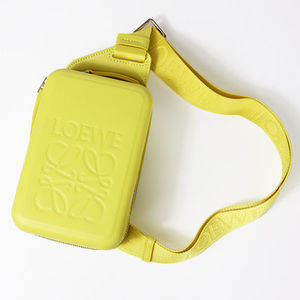 LOEWE ボディバッグ Molded Sling Bag クロスボディ B987W42X07