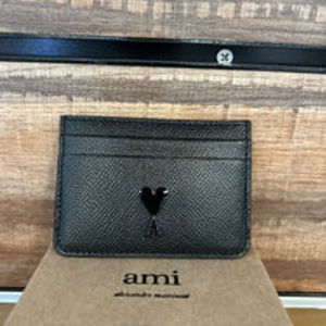 AMI PARIS|ハートロゴ入り カードホルダー USL013.AL0036