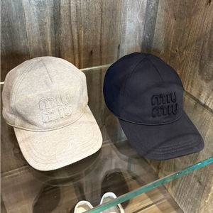 MIU MIU ベースボールキャップ